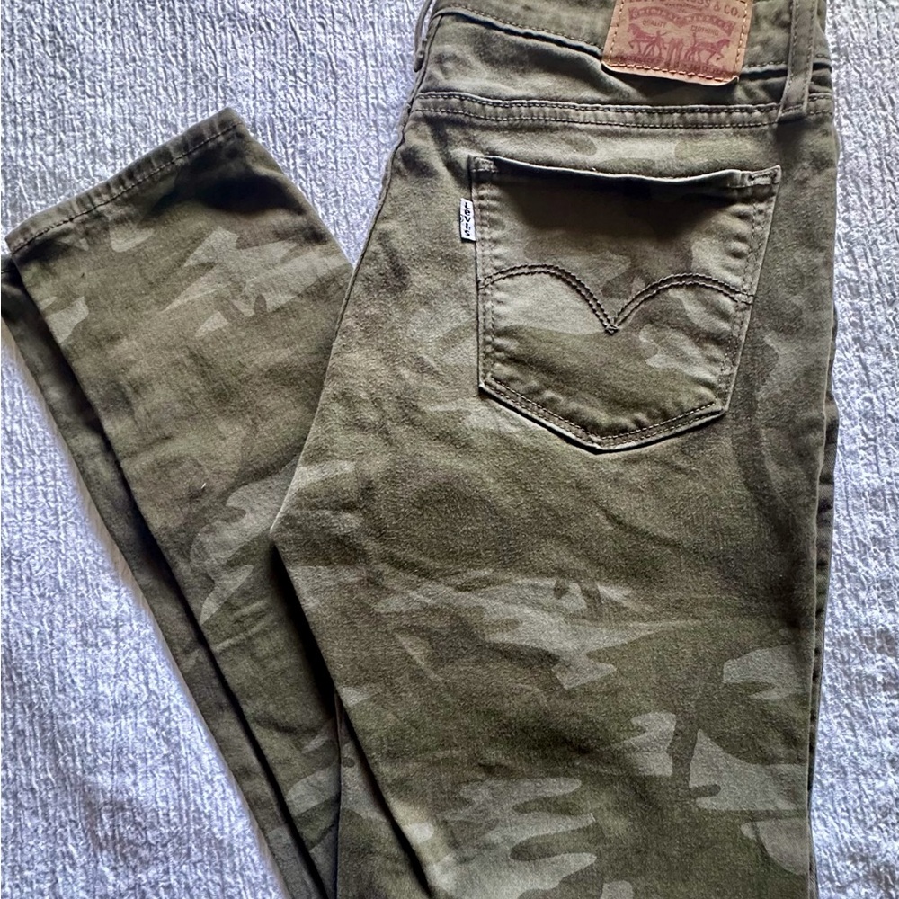 Levi's Women's Camouflage Ankle Jeans